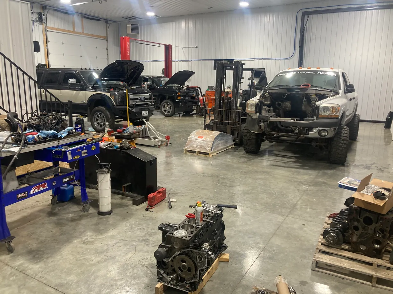 full In shop servicefull service shop, suspensions, engines, wheels, tires, lift kits and more ⇾
